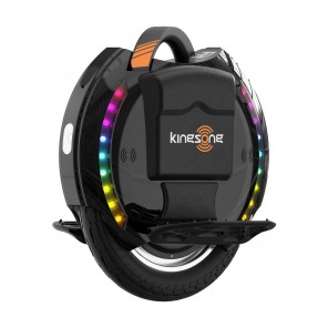 Detaliu LED-uri RGB și carcasă neagră monociclu KINGSONG 14S PRO